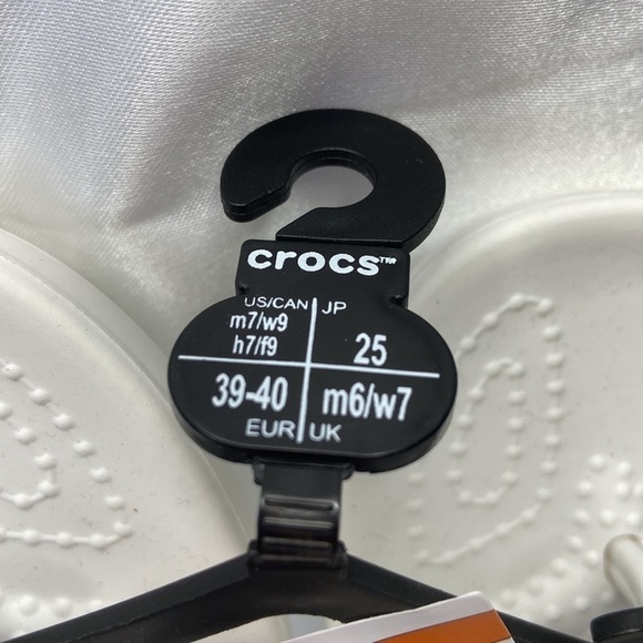Crocs Classic Crocs Flip Casual Flip-Flops Unisex Size 7 Men / 9 Women’s NWT